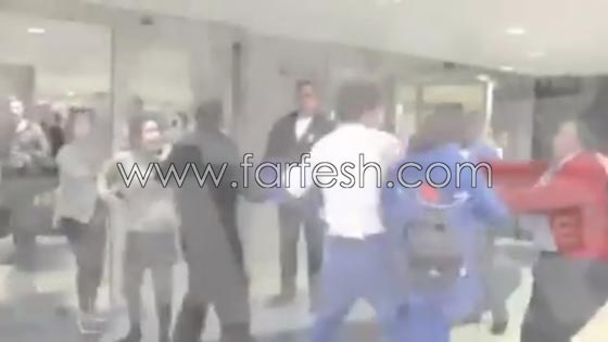 فيديو مثير.. عضو فرقة وان دايركشن يعتدي على مصور وامرأة في المطار صورة رقم 5 فيديو مثير.. عضو فرقة وان دايركشن يعتدي على مصور وامرأة في المطار صورة رقم 5