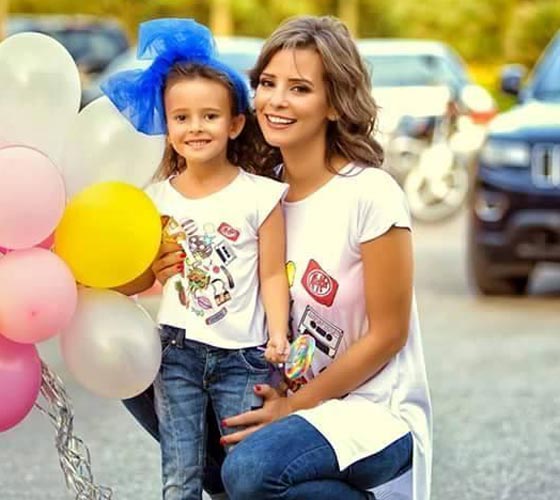 صور نجمات امهات عربيات وعالميات وبناتهن تكشف الشبه الغريب بينهن صورة رقم 8 صور نجمات امهات عربيات وعالميات وبناتهن تكشف الشبه الغريب بينهن صورة رقم 8