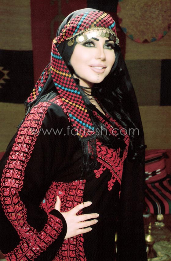 الاعلامية حليمة بولند تثير الجدل بنشر صور من جلسة حناء.. فيديو صورة رقم 21 الاعلامية حليمة بولند تثير الجدل بنشر صور من جلسة حناء.. فيديو صورة رقم 21