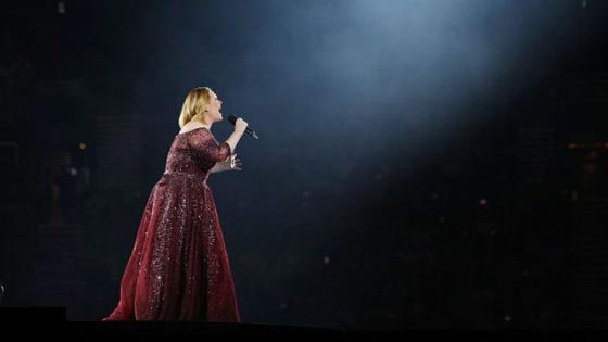 فيديو طلب زواج مثلي بحفل اديل فماذا كان رد فعلها؟ صورة رقم 13 فيديو طلب زواج مثلي بحفل اديل فماذا كان رد فعلها؟ صورة رقم 13
