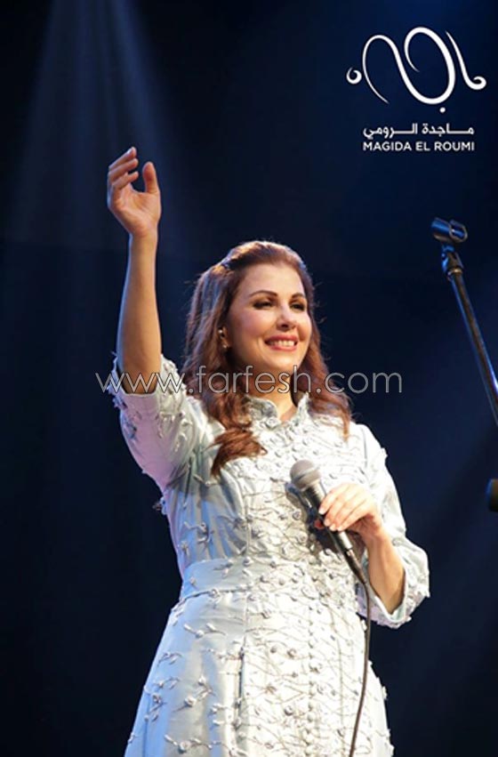 صور وفيديو: السيدة ماجدة الرومي تحيي البحر الميت صورة رقم 3 صور وفيديو: السيدة ماجدة الرومي تحيي البحر الميت صورة رقم 3