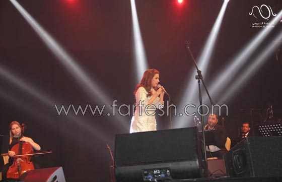 صور وفيديو: السيدة ماجدة الرومي تحيي البحر الميت صورة رقم 7 صور وفيديو: السيدة ماجدة الرومي تحيي البحر الميت صورة رقم 7