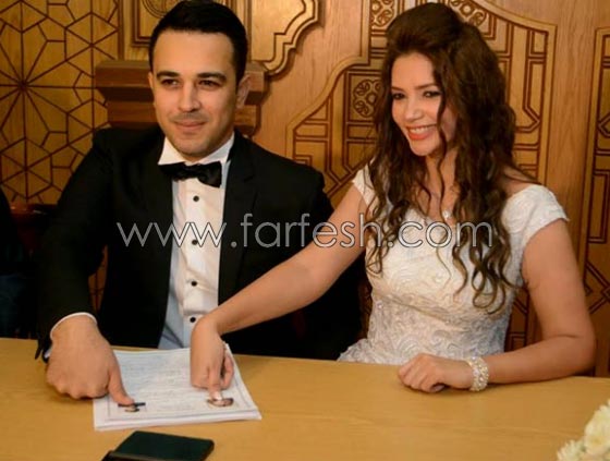 صور مشاهير دخلوا القفص الذهبي: أيهم تزوّج سرّاً وأيهم بثّ حفل زفافه؟ صورة رقم 11 صور مشاهير دخلوا القفص الذهبي: أيهم تزوّج سرّاً وأيهم بثّ حفل زفافه؟ صورة رقم 11