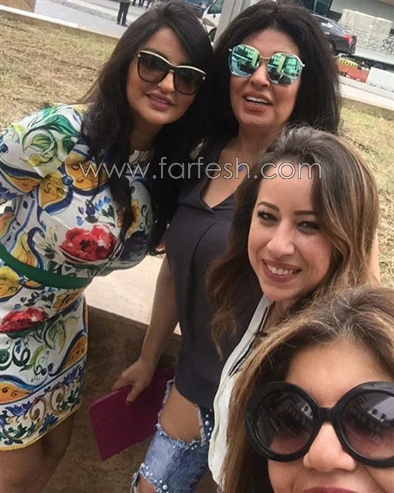 صور فيفي عبده ترتدي جينز ممزق وتثير جدلاً وانتقادات شديدة صورة رقم 3 صور فيفي عبده ترتدي جينز ممزق وتثير جدلاً وانتقادات شديدة صورة رقم 3