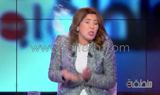 فيديو: الراقصة المتحولة نور ترمي كأس ماء على مذيعة لهذا السبب! صورة رقم 1