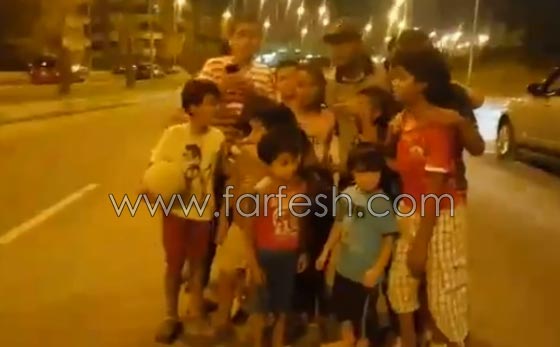 الاطفال يستفزون محمد رمضان للعب الكرة بالشارع.. فسجل هدفا ومشى! صورة رقم 2 الاطفال يستفزون محمد رمضان للعب الكرة بالشارع.. فسجل هدفا ومشى! صورة رقم 2