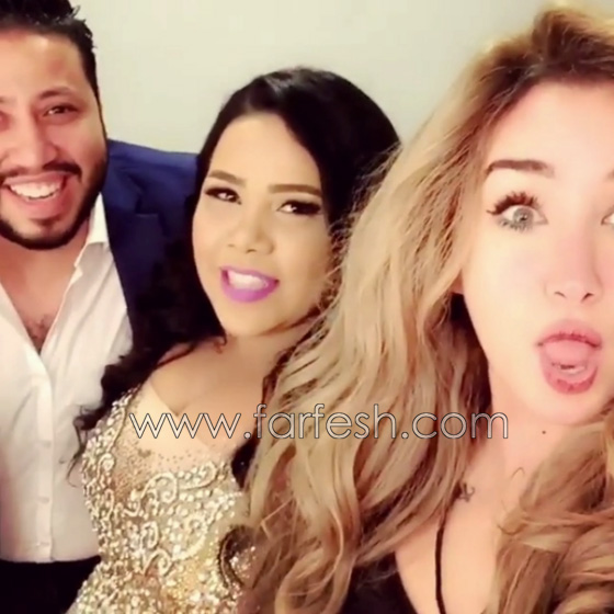 المنتج يفاجئ شيماء سيف ويتقدم لخطوبتها على المسرح وهي تطلق زغروطة صورة رقم 9 المنتج يفاجئ شيماء سيف ويتقدم لخطوبتها على المسرح وهي تطلق زغروطة صورة رقم 9
