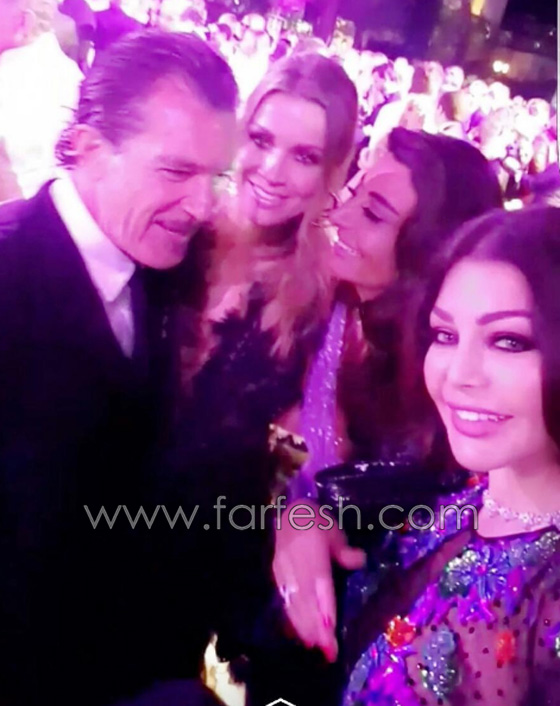 فيديو جوني ديب الفنان العالمي يهمس في أذن هيفاء وهبي ، فماذا أراد منها؟ صورة رقم 1 فيديو جوني ديب الفنان العالمي يهمس في أذن هيفاء وهبي ، فماذا أراد منها؟ صورة رقم 1