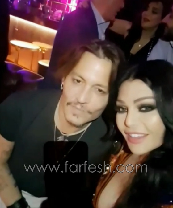 فيديو جوني ديب الفنان العالمي يهمس في أذن هيفاء وهبي ، فماذا أراد منها؟ صورة رقم 6 فيديو جوني ديب الفنان العالمي يهمس في أذن هيفاء وهبي ، فماذا أراد منها؟ صورة رقم 6