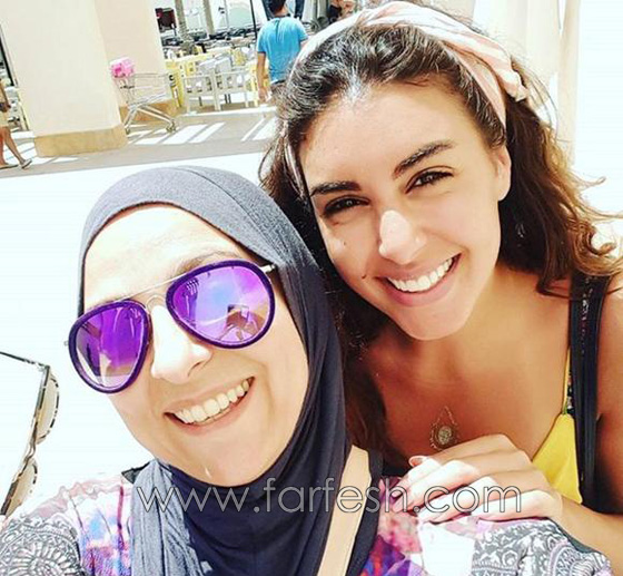 الصيف يفضح الفنانات: شعر خفيف، وزن زائد وإطلالات صادمة بدون مكياج صورة رقم 7 الصيف يفضح الفنانات: شعر خفيف، وزن زائد وإطلالات صادمة بدون مكياج صورة رقم 7