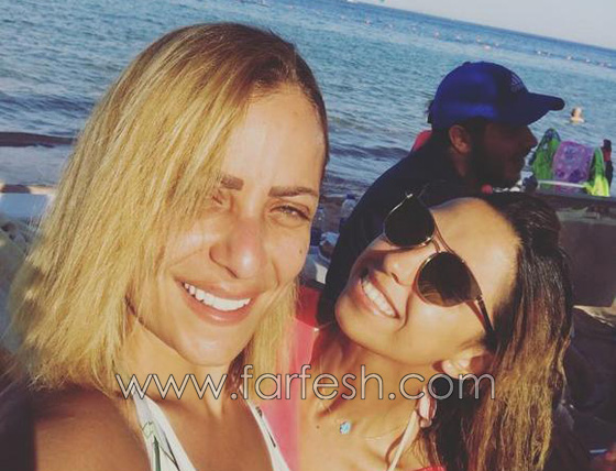 الصيف يفضح الفنانات: شعر خفيف، وزن زائد وإطلالات صادمة بدون مكياج صورة رقم 4 الصيف يفضح الفنانات: شعر خفيف، وزن زائد وإطلالات صادمة بدون مكياج صورة رقم 4