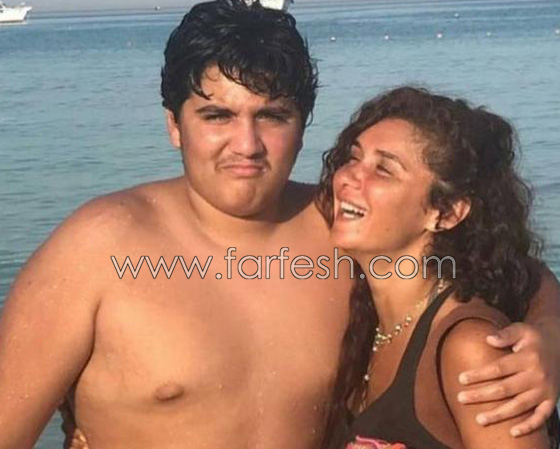 الصيف يفضح الفنانات: شعر خفيف، وزن زائد وإطلالات صادمة بدون مكياج صورة رقم 17 الصيف يفضح الفنانات: شعر خفيف، وزن زائد وإطلالات صادمة بدون مكياج صورة رقم 17