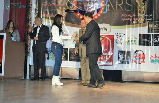 هل فعلا تم تكريم دالي حسن صاحبة كليب (ركبني المرجيحة)؟ صور صادمة! صورة رقم 2 هل فعلا تم تكريم دالي حسن صاحبة كليب (ركبني المرجيحة)؟ صور صادمة! صورة رقم 2