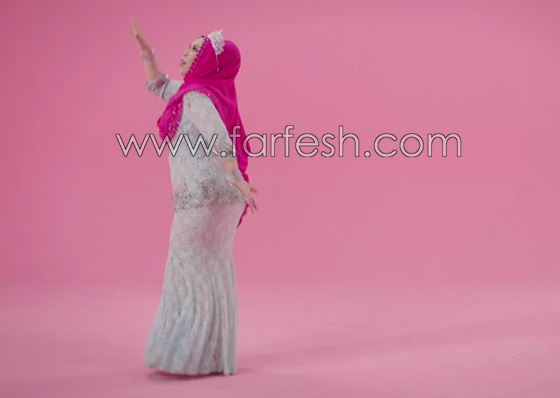 بطلة كليب (I Am Me) الراقص.. قصة ماليزية من بائعة إلى مليونيرة صورة رقم 8 بطلة كليب (I Am Me) الراقص.. قصة ماليزية من بائعة إلى مليونيرة صورة رقم 8