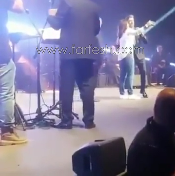 بالفيديو: الفتيات يلاحقن النجم وائل كفوري على المسرح ووراء الكواليس صورة رقم 7 بالفيديو: الفتيات يلاحقن النجم وائل كفوري على المسرح ووراء الكواليس صورة رقم 7