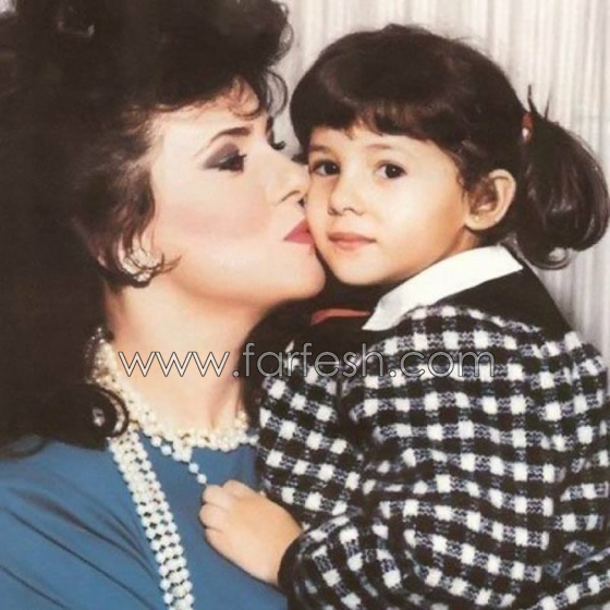 صور فنانات في أيام الطفولة بينهن هيفاء وهبي، شيرين، نانسي ودنيا صورة رقم 5