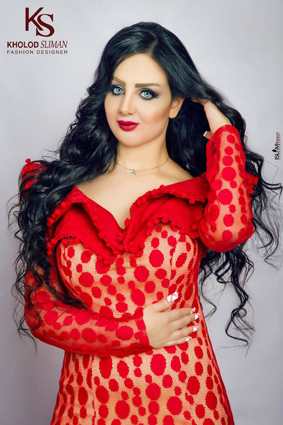 صور دالي حسن مغنية ركبني المرجيحة في نيولوك بفستان العروس وآخر احمر ضيق صورة رقم 4 صور دالي حسن مغنية ركبني المرجيحة في نيولوك بفستان العروس وآخر احمر ضيق صورة رقم 4