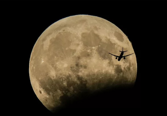 مجموعة صور مدهشة تجسد ظاهرة القمر الدامي حول العالم صورة رقم 4
