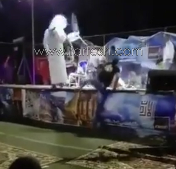 بالفيديو.. لحظة الاعتداء بالضرب على الفنان الأردني سعد أبو تايه صورة رقم 4 بالفيديو.. لحظة الاعتداء بالضرب على الفنان الأردني سعد أبو تايه صورة رقم 4
