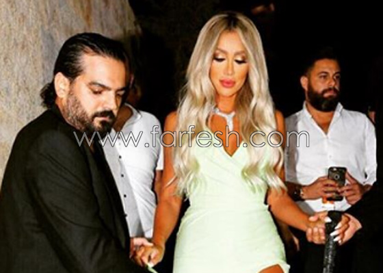 فيديو غريب: فتاة تتحرش بمايا دياب على المسرح وتتحسس ساقها! صورة رقم 5 فيديو غريب: فتاة تتحرش بمايا دياب على المسرح وتتحسس ساقها! صورة رقم 5