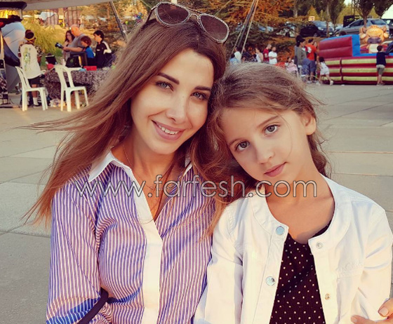 فيديو نانسي عجرم ترقص مع زوجها وإبنتيها وتبدو مثل اختهما صورة رقم 2 فيديو نانسي عجرم ترقص مع زوجها وإبنتيها وتبدو مثل اختهما صورة رقم 2