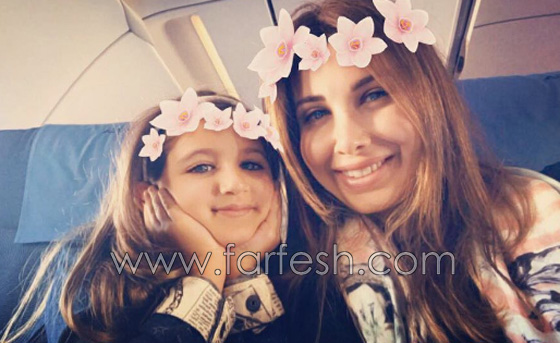 فيديو نانسي عجرم ترقص مع زوجها وإبنتيها وتبدو مثل اختهما صورة رقم 3 فيديو نانسي عجرم ترقص مع زوجها وإبنتيها وتبدو مثل اختهما صورة رقم 3