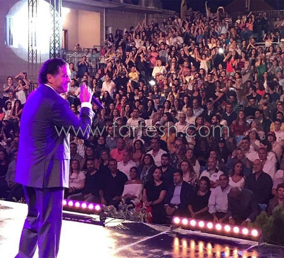 فيديوهات وصور سقوط راغب علامة والجمهور: فكّر نفسه مايكل جاكسون ويا شماتة احلام! صورة رقم 4 فيديوهات وصور سقوط راغب علامة والجمهور: فكّر نفسه مايكل جاكسون ويا شماتة احلام! صورة رقم 4