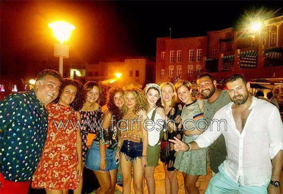 صور صادمة: نجوم الفن على طبيعتهم بدون مكياج على الشاطئ! صورة رقم 11 صور صادمة: نجوم الفن على طبيعتهم بدون مكياج على الشاطئ! صورة رقم 11