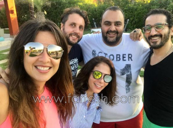 صور صادمة: نجوم الفن على طبيعتهم بدون مكياج على الشاطئ! صورة رقم 2 صور صادمة: نجوم الفن على طبيعتهم بدون مكياج على الشاطئ! صورة رقم 2