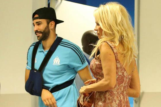 علاقة باميلا اندرسون وحبيبها المغربي عادل رامي تتصدر الصحف العالمية! صورة رقم 6 علاقة باميلا اندرسون وحبيبها المغربي عادل رامي تتصدر الصحف العالمية! صورة رقم 6