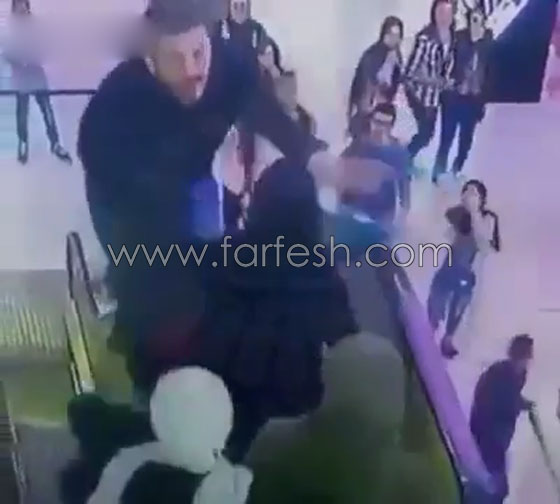 انقاذ فتاة علقت ملابسها بسلم كهربائي واجتذبها للأعلى معه! فيديو صورة رقم 7