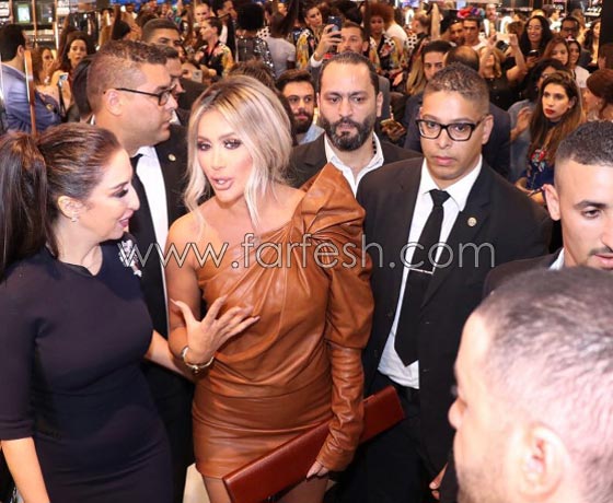 اطلالة غريبة لمايا دياب تعرضها للسخرية.. صور صورة رقم 2 اطلالة غريبة لمايا دياب تعرضها للسخرية.. صور صورة رقم 2