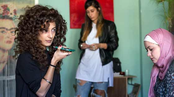 بر بحر.. فيلم فلسطيني واجهت مخرجته تهديدات قتل وحملات مقاطعة لهذه الاسباب..!!! صورة رقم 12 بر بحر.. فيلم فلسطيني واجهت مخرجته تهديدات قتل وحملات مقاطعة لهذه الاسباب..!!! صورة رقم 12