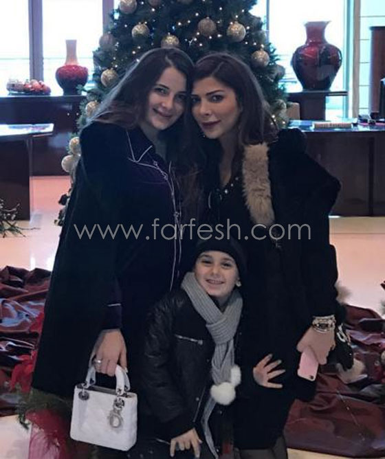 بالصور.. الفنانة أصالة وابنتها شام وثروة شنط يد بآلاف الدولارات! صورة رقم 1 بالصور.. الفنانة أصالة وابنتها شام وثروة شنط يد بآلاف الدولارات! صورة رقم 1