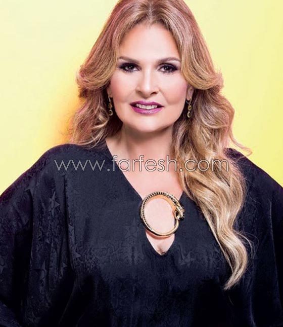 فيديو يسرا ترقص على أغنيتها (3 دقات) مع عمال مطعم صورة رقم 6 فيديو يسرا ترقص على أغنيتها (3 دقات) مع عمال مطعم صورة رقم 6