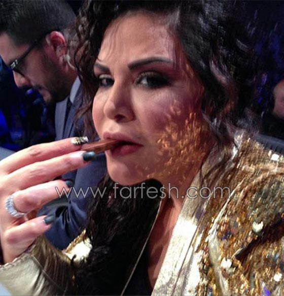 ماذا تأكل النجمات؟ شاهد صور فنانات اثناء تناول الطعام تفضح شراهتهن! صورة رقم 6 ماذا تأكل النجمات؟ شاهد صور فنانات اثناء تناول الطعام تفضح شراهتهن! صورة رقم 6