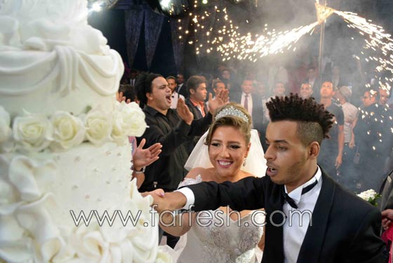 كيوبيد الحب يربط ثنائيات فنية: احمد ومنى، اصالة وطارق، احلام ومبارك صورة رقم 9