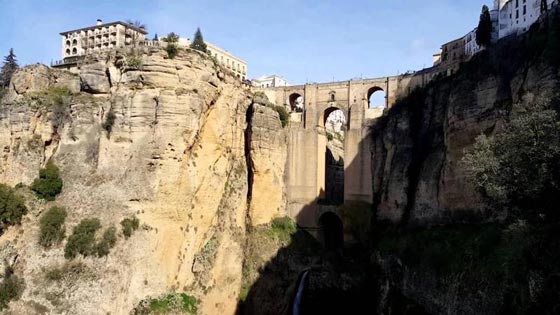 صور مدهشة.. مدن بُنيت فوق قمم الجبال صورة رقم 5 صور مدهشة.. مدن بُنيت فوق قمم الجبال صورة رقم 5