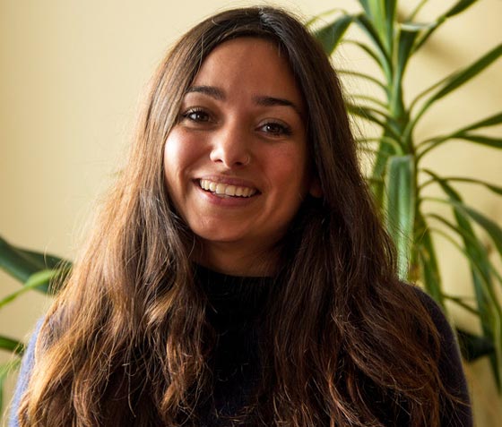 مغنية البوب الشهيرة مغنية البوب الشهيرة