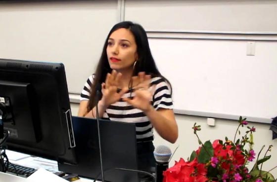 مغنية البوب الشهيرة مغنية البوب الشهيرة