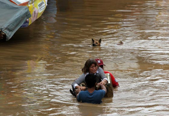 فيديو وصور صادمة: مصرع 90 شخصا في سيول انهيارات بالفلبين صورة رقم 6