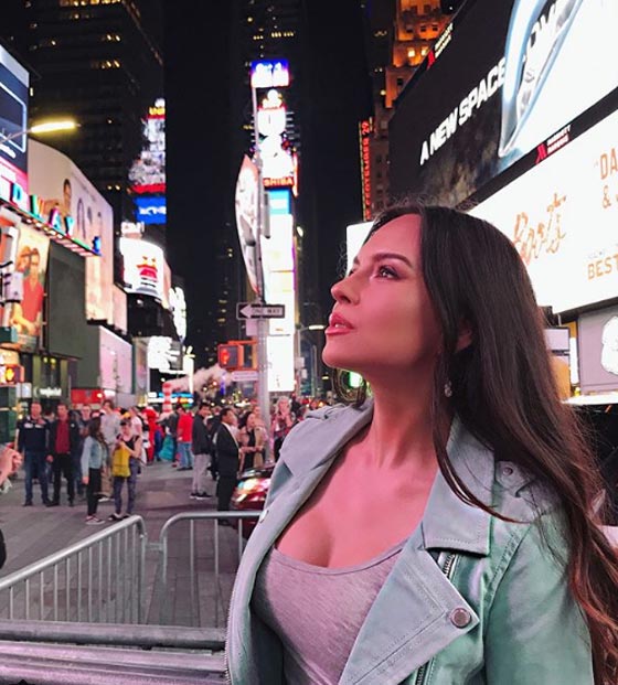 فيديو وصور عازفة أوزبيكية تذهل الجمهور بعزفها وبقوامها الجميل صورة رقم 2 فيديو وصور عازفة أوزبيكية تذهل الجمهور بعزفها وبقوامها الجميل صورة رقم 2