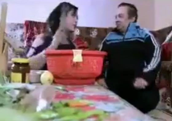 فيديو: اعتقال مغنية كليب (بص امك) بتهمة خدش الحياء والفسق والفجور صورة رقم 4 فيديو: اعتقال مغنية كليب (بص امك) بتهمة خدش الحياء والفسق والفجور صورة رقم 4