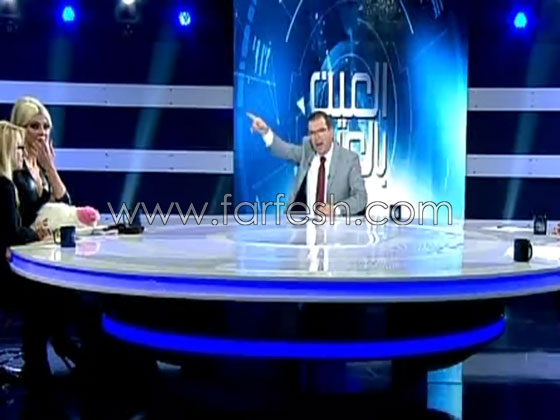 فيديو طوني خليفة يطرد بودي غارد ميريام كلينك فتنسحب من برنامجه! صورة رقم 2 فيديو طوني خليفة يطرد بودي غارد ميريام كلينك فتنسحب من برنامجه! صورة رقم 2