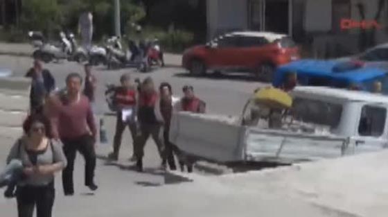 ممثل تركي مشهور ينهي حياته الفنية بتجارة المجدرات التي قادته للسجن! صورة رقم 3 ممثل تركي مشهور ينهي حياته الفنية بتجارة المجدرات التي قادته للسجن! صورة رقم 3