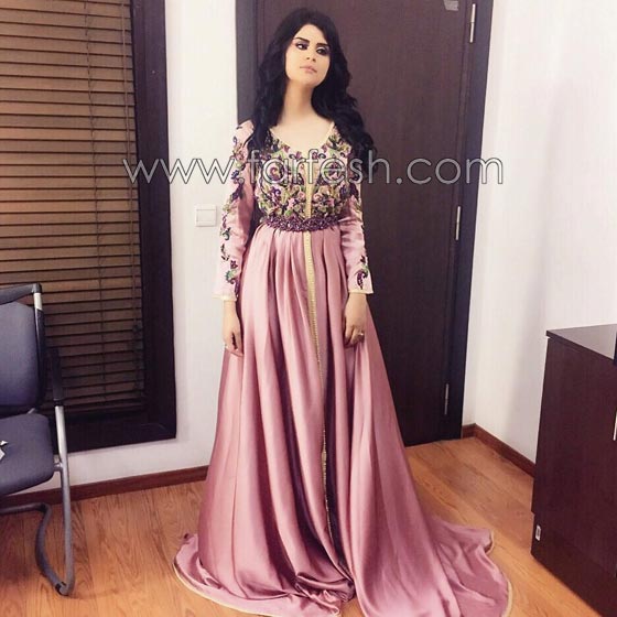فيديو وصور السندريلا المغربية سلمى رشيد تثير الجدل بسروالها الضيق صورة رقم 9 فيديو وصور السندريلا المغربية سلمى رشيد تثير الجدل بسروالها الضيق صورة رقم 9