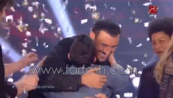 بالفيديو: تامر حسني يحرق نتيجة ذا فويس كيدز قبل إعلانها ويهنئ حمزة لبيض صورة رقم 12 بالفيديو: تامر حسني يحرق نتيجة ذا فويس كيدز قبل إعلانها ويهنئ حمزة لبيض صورة رقم 12
