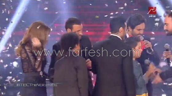 بالفيديو: تامر حسني يحرق نتيجة ذا فويس كيدز قبل إعلانها ويهنئ حمزة لبيض صورة رقم 14 بالفيديو: تامر حسني يحرق نتيجة ذا فويس كيدز قبل إعلانها ويهنئ حمزة لبيض صورة رقم 14