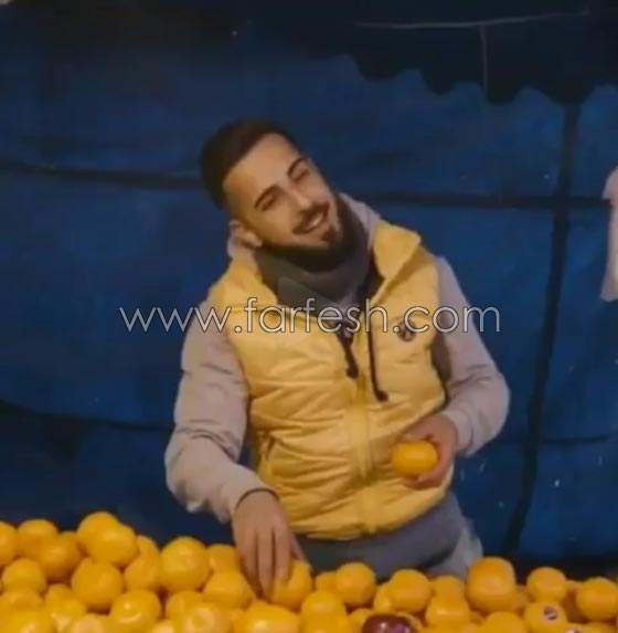 صوته وهو يغني خلال بيع البرتقال أوصله إلى العالمية.. صورة رقم 1 صوته وهو يغني خلال بيع البرتقال أوصله إلى العالمية.. صورة رقم 1