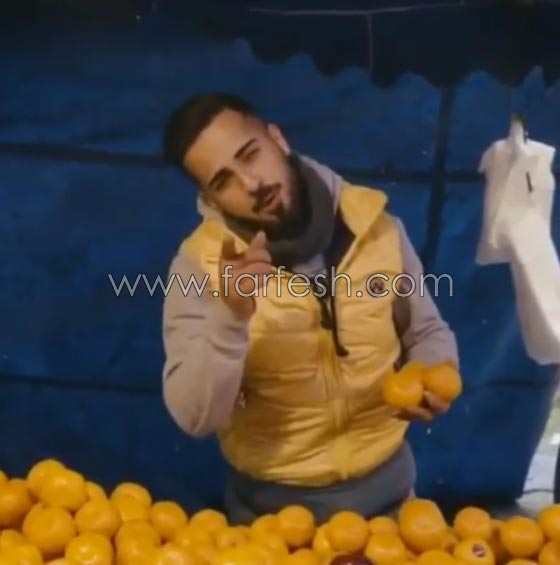 صوته وهو يغني خلال بيع البرتقال أوصله إلى العالمية.. صورة رقم 2 صوته وهو يغني خلال بيع البرتقال أوصله إلى العالمية.. صورة رقم 2